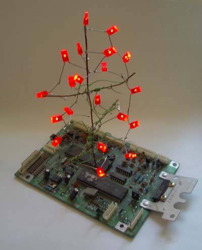 Fertig aufgebauter LED-Weihnachtsbaum.